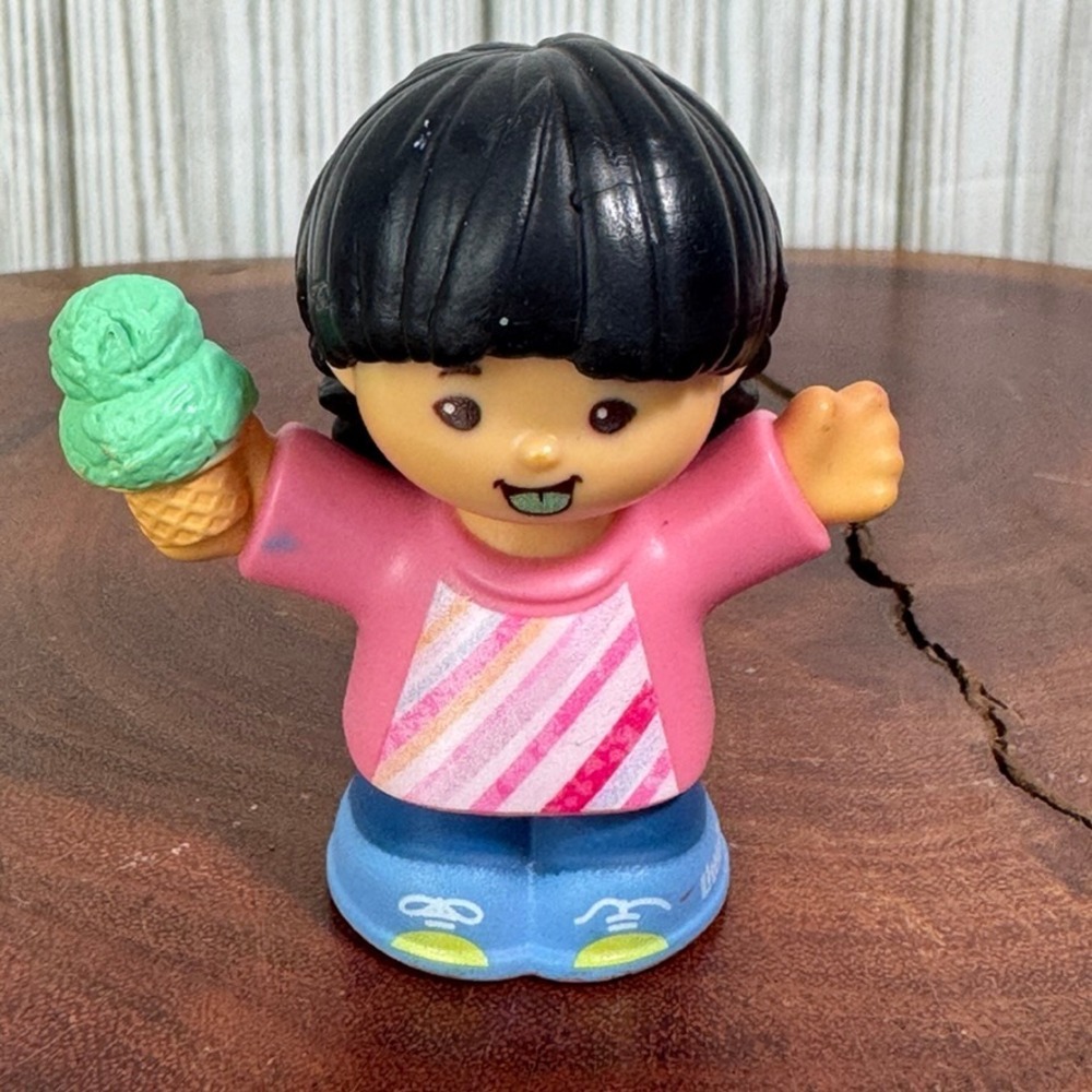 Fisher-Price Little People Girl with Green Ice Cream Cone GGT35 2018 Mattel‎